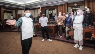 Finalis Lomba Baca Berita PWI Gresik Dialog dengan Ketua DPRD Gresik