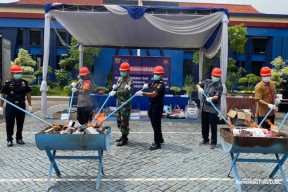 Bea Cukai Juanda Sita dan Musnahkan  Jutaan Rokok Ilegal