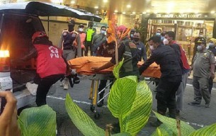 Seorang Pria Nekat Bunuh Diri Loncat dari Tunjungan Plasa