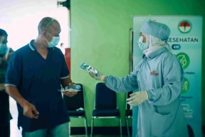 100 Titik Vaksinasi di Jawa Mendapat Le Minerale Gratis