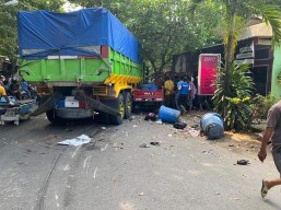Nekat Terobos Jalan Dalam Kota, Dump Truck di Lamongan Terlibat Kecelakaan, Satu Orang Meninggal Dunia