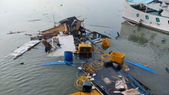 Perahu Motor Meledak di Dermaga Pulau Raas Sumenep, Nahkoda dan 3 ABK Terluka