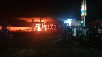 SPBU Mayjend Soengkono Kota Malang Terbakar, Dua Mobil Hangus Tinggal Kerangka
