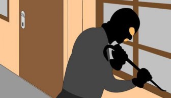 Rumah Pangkas Rambut di Surabaya Diacak-acak Maling
