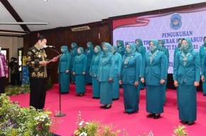 Bupati Yuhronur Lantik PKK Kabupaten Lamongan