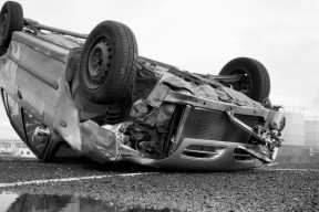 Belok di Tikungan Tajam, Sedan Chevrolet Bablas Nyebur Jurang, Sopir Meninggal
