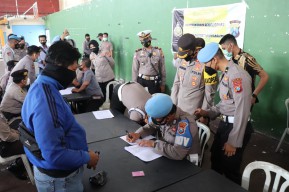 Ratusan Senpi Anggota Polres Tulungagung Diperiksa Propam, Ada Yang Ditarik Izinnya