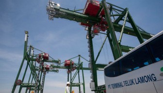 Neraca Perdagangan RI Februari 2021 Surplus 2 Miliar Dollar AS
