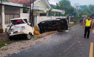 Truk Muat Sayur Seruduk Dua Pikap di Sumenep, 1 Orang Tewas