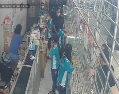 Diancam Tak Tembak Kepalamu, Empat Perampok Gondol 3,7 Kilogram Perhiasan Emas