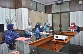 Sulit Dapat Jam Mengajar, Para Guru Bahasa Inggris di Gresik Lapor Wabup