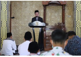 Hebat! Pelajar SMP di Surabaya Isi Khotbah Jumat di Masjid Dispendik