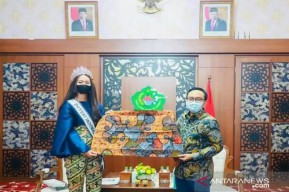 Batik Tulis Kerajinan Masyarakat Pamekasan Akan Dipromosikan di Ajang Miss Universe 2021