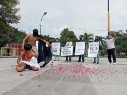 Jurnalis Madiun Gelar Aksi Solidaritas untuk Nurhadi