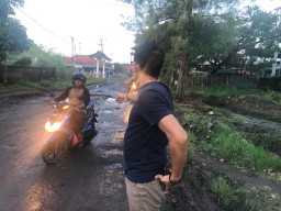 Masih Banyak Jalan Rusak di Gresik, Program APALAN Dinilai Mandul