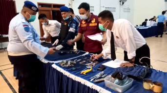 Di Tulungagung, Petugas Razia Lapas Temukan HP dan Benda Tajam