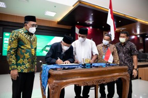 Siapkan Santri Berkarakter dan Maju   Ponpes Modern Sunanul Muhtadin Lakukan MoU dengan Unesa 