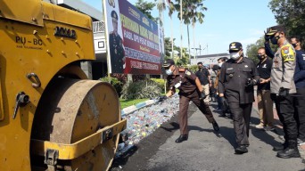 Dituding Jadi Sumber Maksiat, Ribuan Liter Miras Dimusnahkan