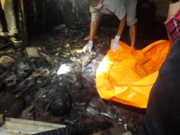 Rumah Terbakar, Tubuh Renta Nenek Yas'anah di Lamongan Ikut Gosong