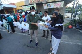 Bagi Tajil di Tengah Pandemi, DPC PKB Sidoarjo Banjir Kritikan