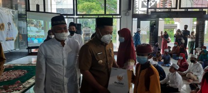 Bupati Gresik Minta Doa 1.000 Anak Yatim Agar Pandemi di Indonesia Segera Berakhir