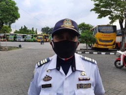 Meski Belum Ada Larangan Mudik, Terminal Bungurasih Sudah Sepi Penumpang