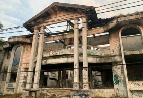 Pengumuman! Rumah Hantu Darmo Surabaya Dilelang, Siapa Mau Beli?