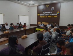 Hina Polisi Saat Gugah Sahur, 9 Remaja Asal Bangunsari Digiring ke Polres Pacitan