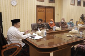 Rektor Unmuh Jember Minta Bupati Hendy Lanjutkan Program Beasiswa di Zaman Faida