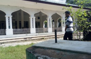 Masjid Tua Baitussholihin, Satu-Satunya Masjid di Kawasan Terdampak Lumpur Porong yang Masih Beroperasi