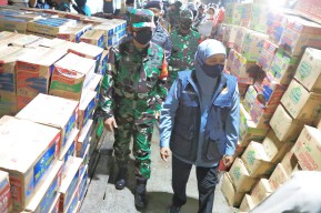 Gubernur Khofifah bersama Forkopimda Jatim Berangkatkan Bantuan ke NTT
