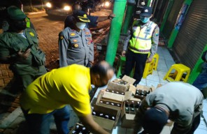 Ratusan Botol Miras Disita, Aparat Gabungan Terus Keliling Razia