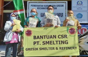 1.839 Keluarga Kelurahan Lumpur Dapat Bantuan Beras 5 Kg Dari PT Smelting