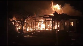 Ngechas HP Meledak dan Membakar Rumah di Malang, 1 Orang Terluka