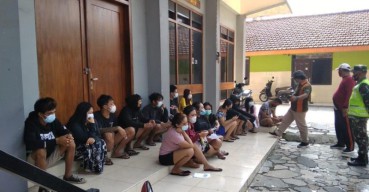 11 Pasangan Mesum di Kos Blitar Terjaring Razia, Lihat Foto Para Cewek