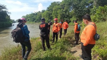Entah Kerasukan Apa, Seorang Pria di Blitar Loncat ke Sungai Jumat Malam