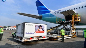 Vaksin Tahap 13 Tiba di Indonesia, Targetnya 181,5 Juta Penduduk Selesai Divaksin