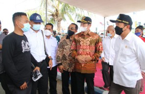 Menteri KKP Wahyu Trenggono Dorong Pelabuhan Brondong Lamongan Terintegrasi dengan Industri Perikanan