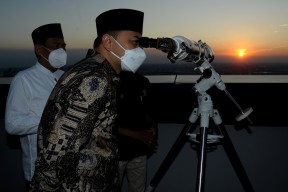 Dari Surabaya Hilal Juga Belum Tampak, Ramadan Digenapkan 30 Hari