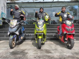 Emak-emak Tangguh dan Cantik Ini Bakal Touring Naik Yamaha N-MaX dari Balikpapan ke Surabaya