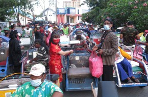 Ormas Pejuang Siliwangi Berbagi Senyum dengan Ratusan Becakers Sidoarjo