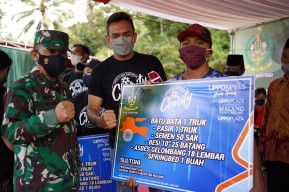 Lippo Mall Jawa Timur Serahkan Bantuan untuk Korban Gempa di Malang