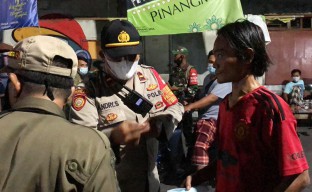 Kejaring Operasi Prokes, Puluhan Warga Langsung Diswab Tes
