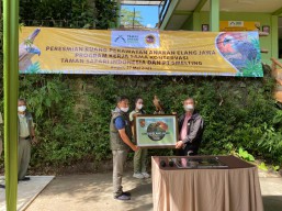 Taman Safari Indonesia dan PT Smelting Resmikan Ruang Perawatan Anakan Elang Jawa