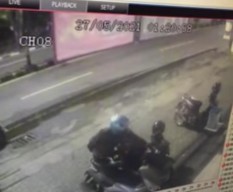 Hanya 20 Detik, Motor Depan Minimarket Disikat Maling