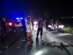 Hendak Salip Motor, Perawat Ponorogo Tewas Usai Terjatuh dan Terlindas Truk