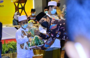 Aston Inn dan Gresmall Gresik Gelar Buber dengan Anak Yatim