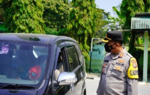 Tak Bisa Tunjukkan Bebas Covid-19, Pengendara di Perbatasan Jatim-Jateng Diswab Antigen