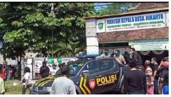 Bawa Celurit, Kakek Cabul Tertangkap dan Dihajar Warga