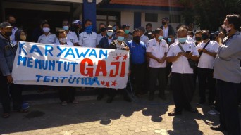 Bayar Gaji Dicicil, Sopir Bus Damri Surabaya Geruduk Manajemen